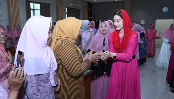 Rupiah Diprediksi Melemah, Ketua TP PKK Trenggalek Ajak Masyarakat Bijak Gunakan Uang