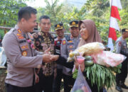 Sambut Hari Bhayangkara, Polres Trenggalek Bagikan Bansos
