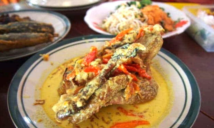Lodho Ayam Kampung Khas Trenggalek yang Kaya Gizi