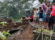 Jembatan Hasil Swakelola Berusia 20 Tahun di Munjungan Putus