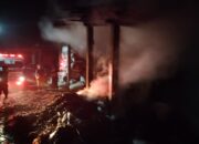 Gudang Penyulingan Daun Cengkeh di Watulimo Terbakar