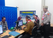 Sambut Hari Pahlawan, Petugas Samsat dan Sim di Trenggalek Berpakaian Khas Veteran