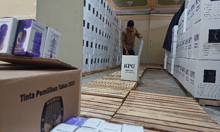 Antisipasi Cuaca, KPU Trenggalek Percepat Distribusi Logistik Pilkada