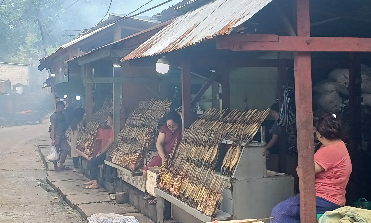 Ikan Asap Murah Kaya Manfaat Khas Kuliner Trenggalek