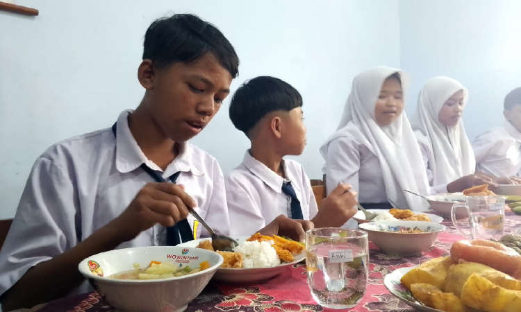 Makan bergizi gratis di Trenggalek