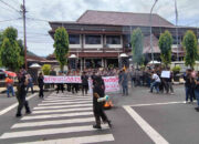 Demo Mahasiswa Trenggalek Tak Bertemu Wakilnya, 45 Anggota Tengah Kunjungan Kerja
