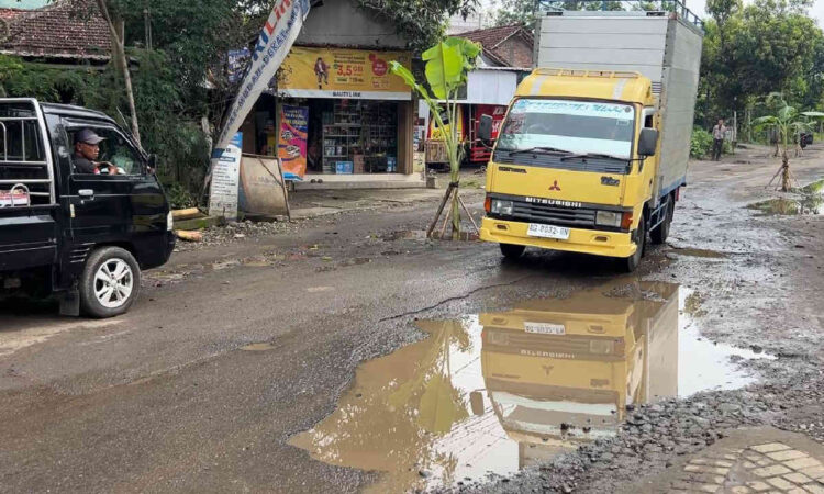 Setelah di Protes, Dinas PUPR Trenggalek Janjikan Perbaikan Jalan Wonoanti