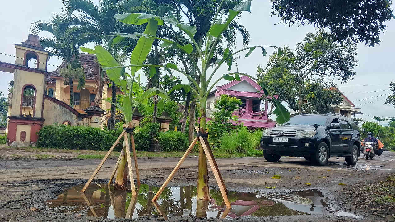 Kondisi jalan rusak di desa Wonoanti