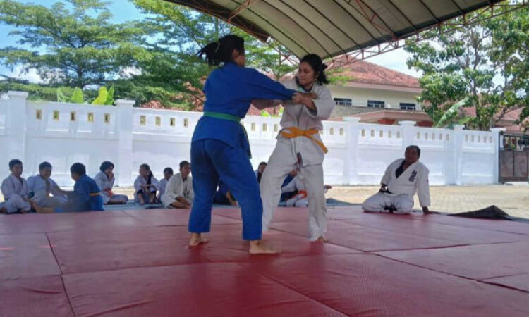 Judo Polres Trenggalek dan PJSI Latihan Bersama dengan PJSI Mojokerto