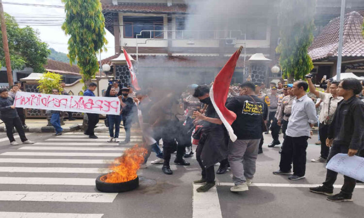 Mahasiswa Trenggalek Soroti Anggaran DPR hingga Polri Tak Tersentuh Efisiensi