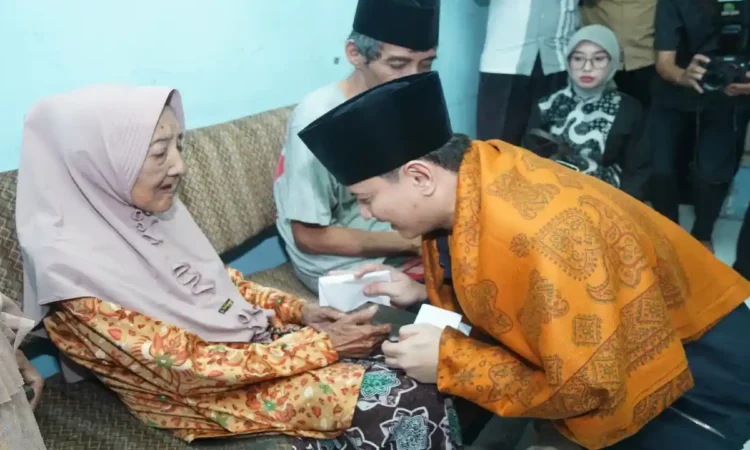 Bupati Trenggalek Berbagi Kebahagiaan di Hari Lebaran