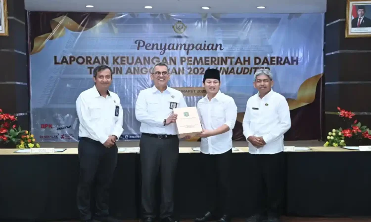 Bupati Trenggalek Serahkan LKPD 2024 ke BPK, Targetkan Opini WTP