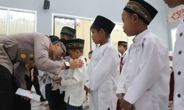 Polres Trenggalek Gelar Tadarus, Santunan 50 Anak Yatim dan Cek Kesehatan Gratis