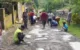 Warga Ngadimulyo swadaya perbaiki jalan rusak