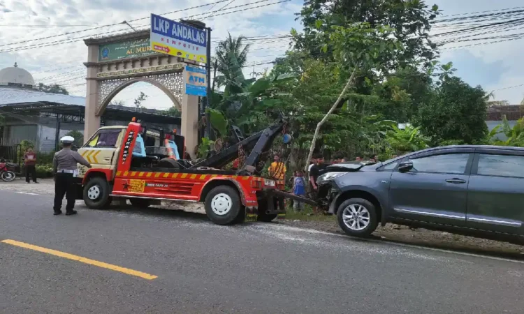 Mobil Dinas Kepala Dinsos Trenggalek Tabrak Pemotor, Dua Korban Meninggal