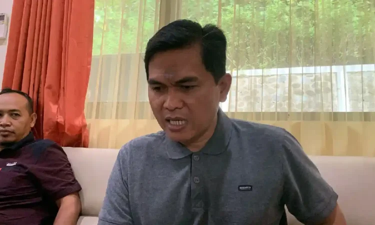 PUPR Trenggalek Tegaskan Gelar Aspal Jalan Saat Hujan Salahi Aturan