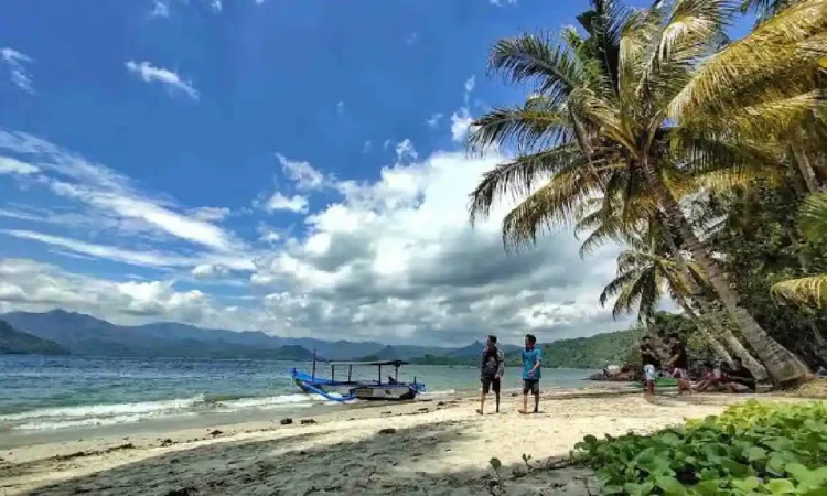 Pantai Mutiara Trenggalek, Destinasi Wisata Asri dan Mempesona