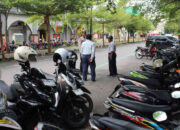 Polisi Trenggalek Atasi Kebiasaan Warga Parkir Sembarangan