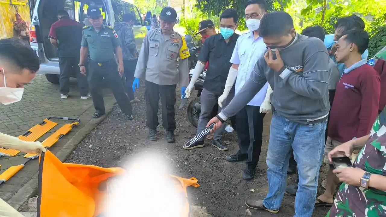 Evakuasi penemuan jasad di Trenggalek