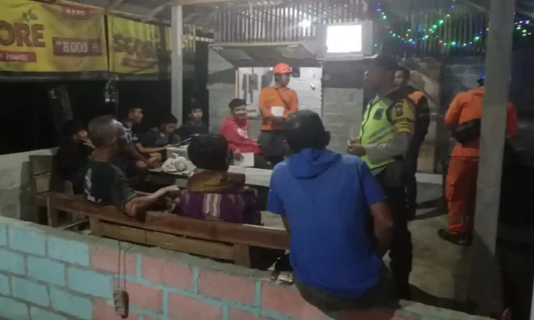 Patroli Polsek Durenan dan PLN Ingatkan Bahaya Balon Udara