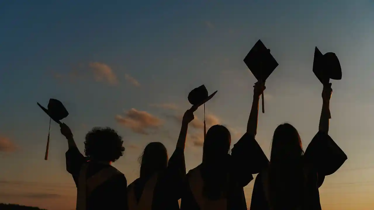 Wisuda di sekolah tingkat SMA dan SMK di Jatim Ditiadakan