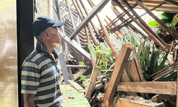 Dua Rumah Rusak Akibat Longsor di Kampak Trenggalek