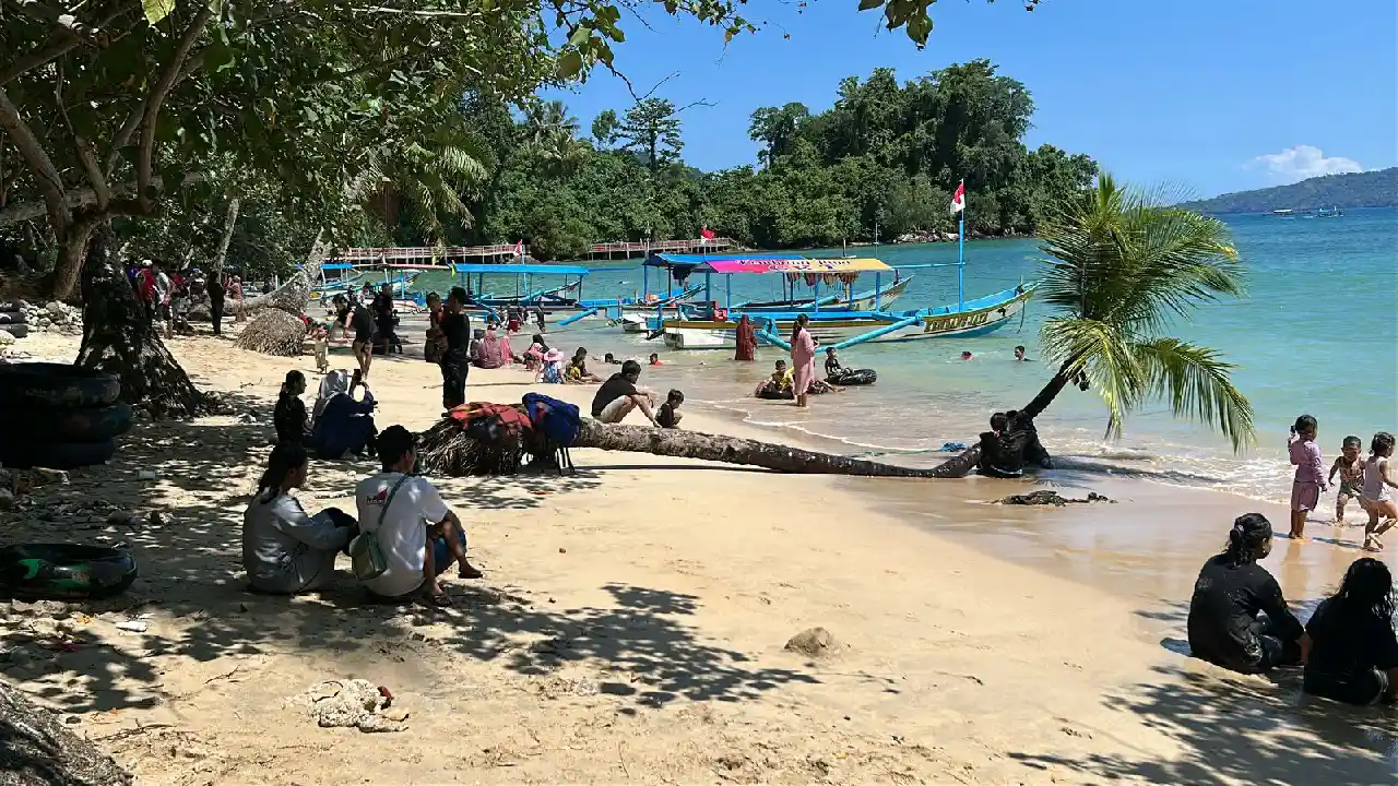 Pantai Pasir Putih Trenggalek
