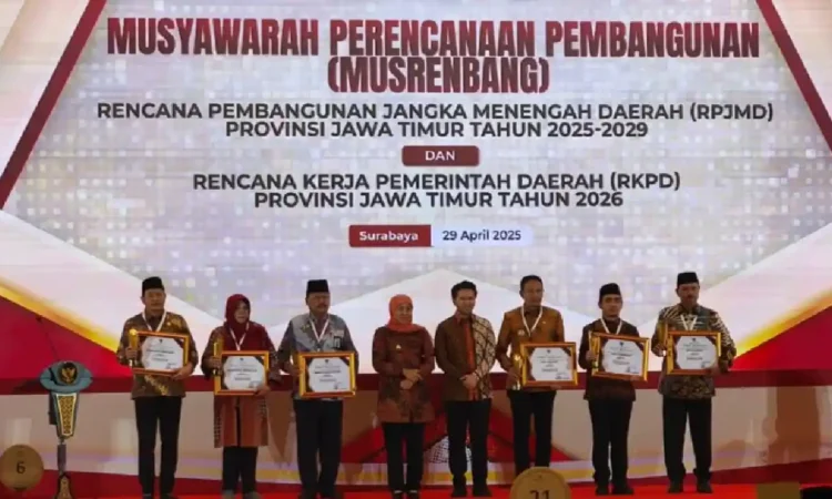 Trenggalek Raih Penghargaan Pembangunan Daerah Terbaik II se-Jawa Timur Tahun 2025