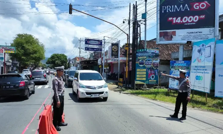 Arus Lalu Lintas di Trenggalek Padat pada Hari Ketiga Lebaran