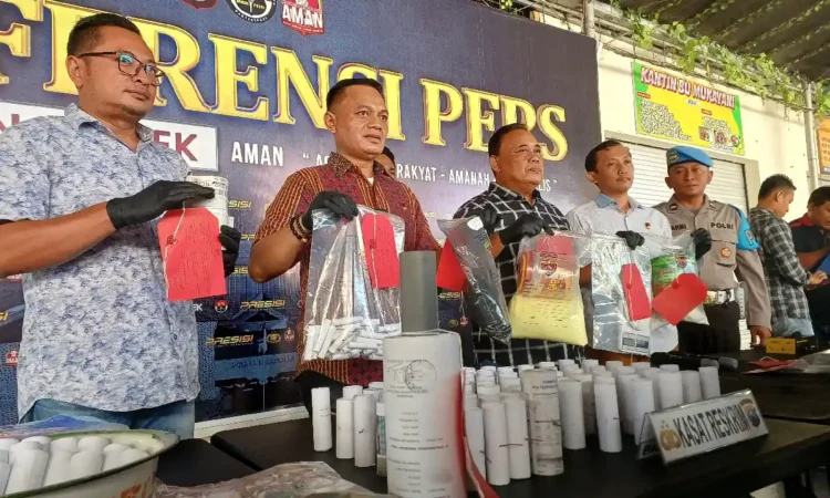 Kurir Paket Asal Trenggalek Ditangkap Gegera Rakit 176 Mercon Berbagai Ukuran