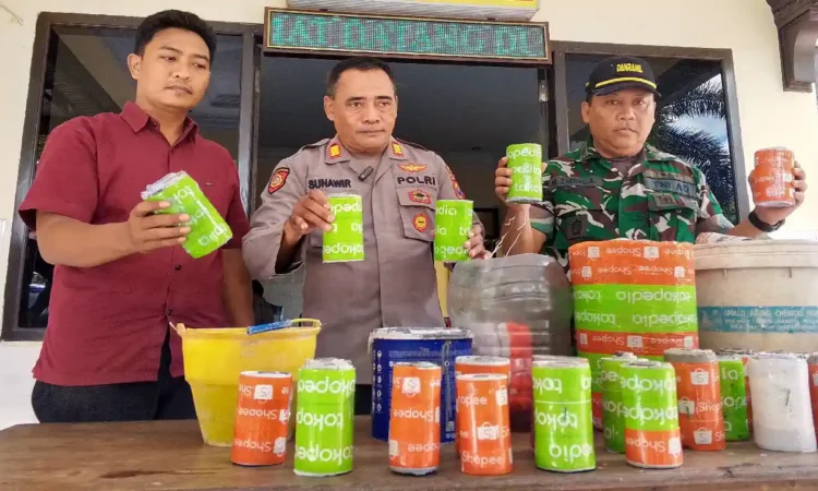 Polsek Durenan Sita 65 Mercon dan 20 Balon, Pemilik Kabur Saat Didatangi