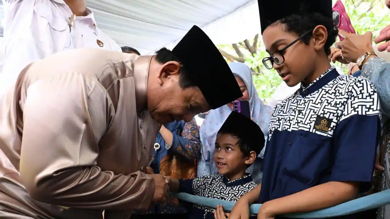 Presiden Prabowo Subianto terima rakyat di istana negara