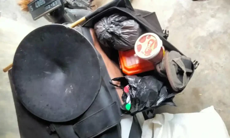 Warga Dongko Trenggalek Grebek 4 Orang Bawa Alat Tambang