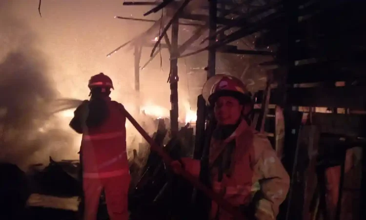 Kebakaran Hanguskan Tiga Bangunan di Ngantru Trenggalek