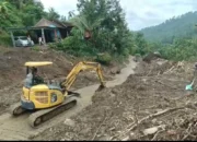 BPBD Trenggalek Mulai Tahap Bempersihan Pasca Longsor di Kebonagung Depok