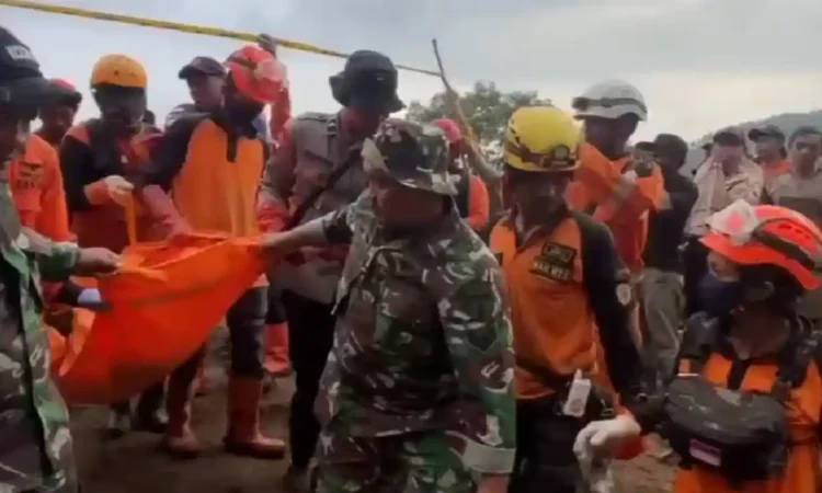 Identitas 2 Korban Tertimbun Longsor di Trenggalek yang Ditemukan