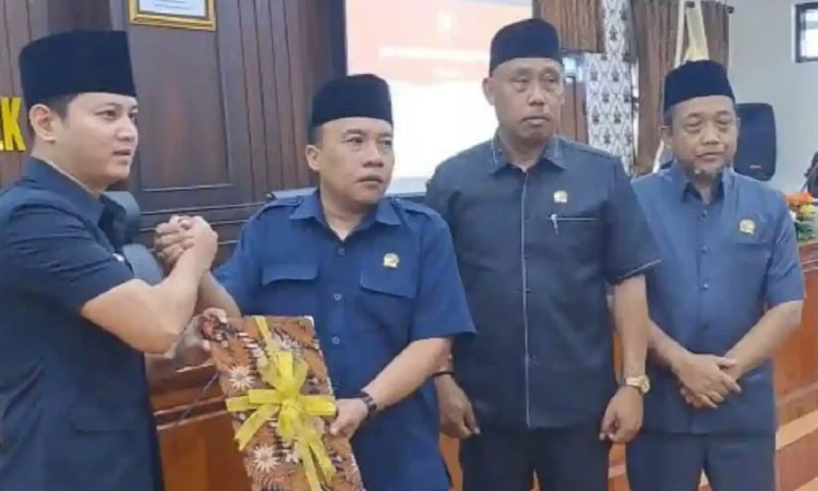 Bupati Trenggalek Usulkan Nota Ranperda Perubahan Dinas