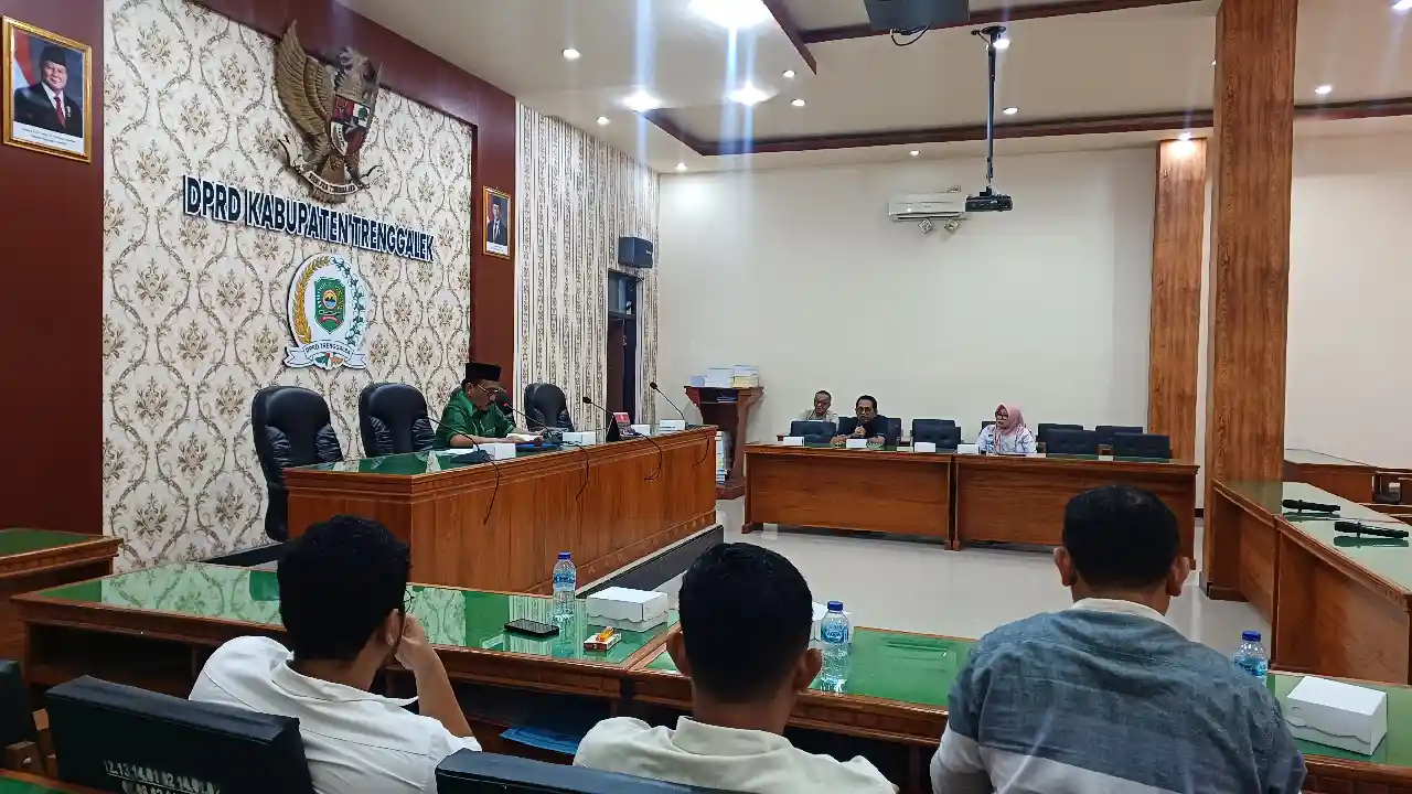 Rapat Bapemperda DPRD Trenggalek