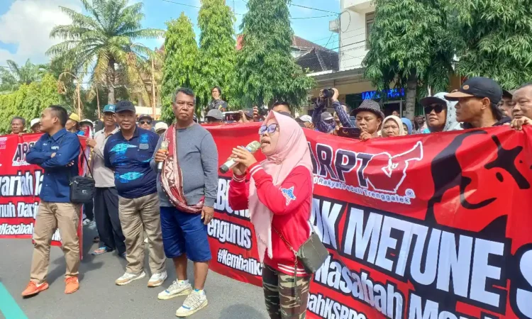 Anggota Koperasi Madani Wadul ke DPRD Trenggalek, Tabungan Tak Bisa Dicairkan