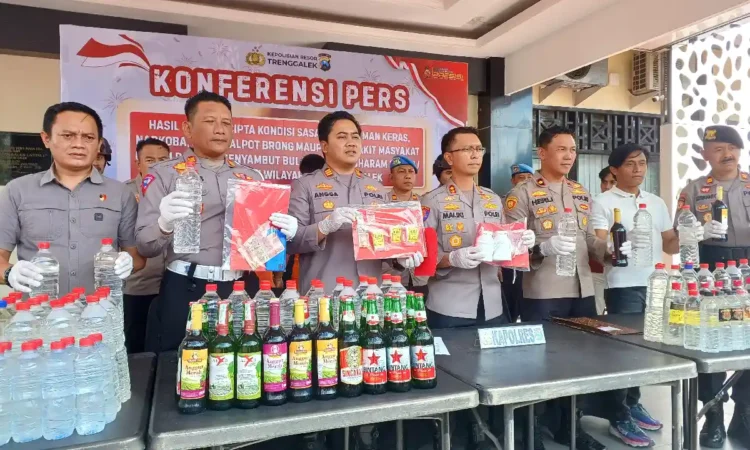 Polres Trenggalek Sita 173 Botol Miras dari 10 Pemilik dan Penjual