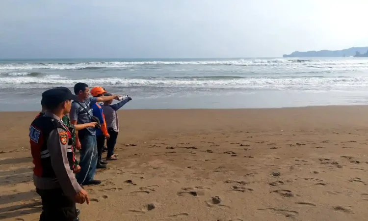 Pelajar Asal Dongko Hilang Terseret Ombak di Pantai Konang Trenggalek