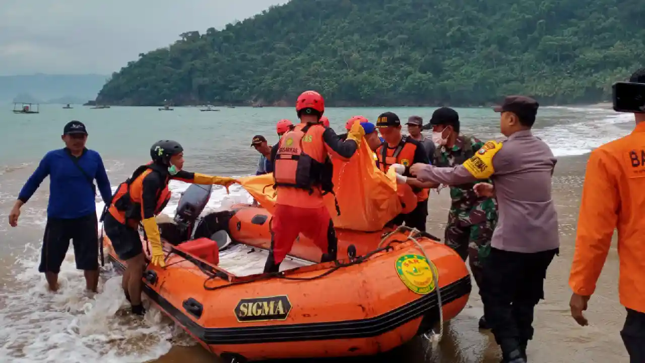 Pantai Konang Trenggalek