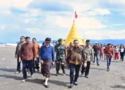 Bupati Trenggalek Hadiri Upacara Adat Labuh Laut di Pantai Konang