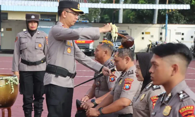 54 Anggota Polres Trenggalek Naik Pangkat