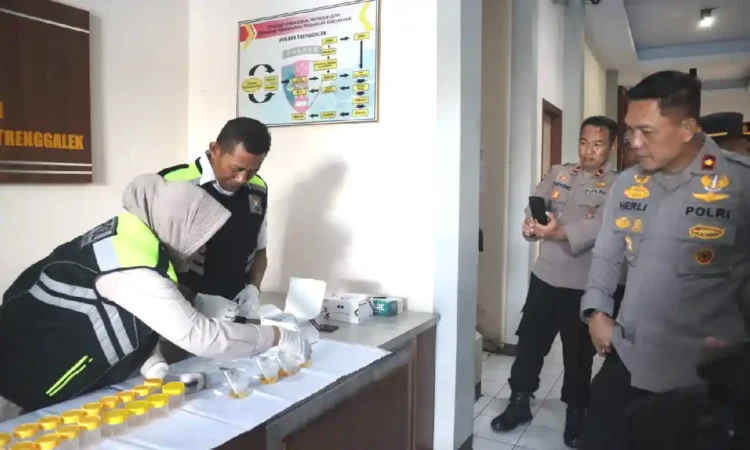 Polres Trenggalek Gelar Tes Urine Mendadak, Seluruh Perwira Negatif Narkoba