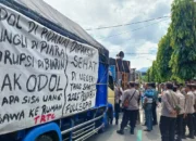 287 Sopir Truk di Trenggalek Gelar Aksi Demo