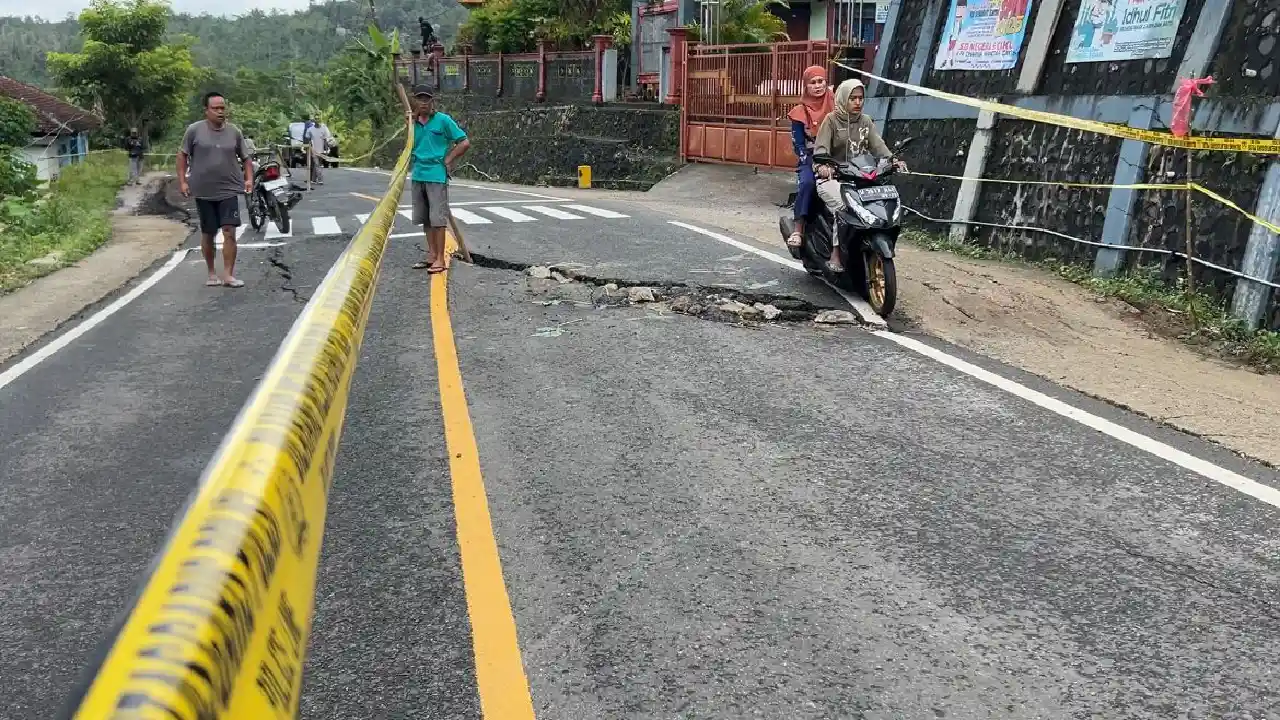 Tanah Ambles Trenggalek