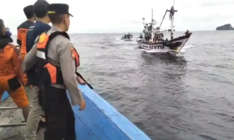 2 Tim Diterjunkan dalam Pencarian ABK KM Sinar Asal Jember di Teluk Prigi Trenggalek