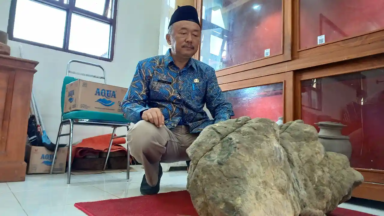 Batuan lava purba Trenggalek