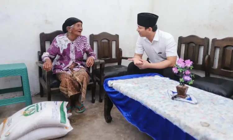 Bupati Trenggalek Salurkan Bantuan Pangan Beras untuk 73 Ribu Warga
